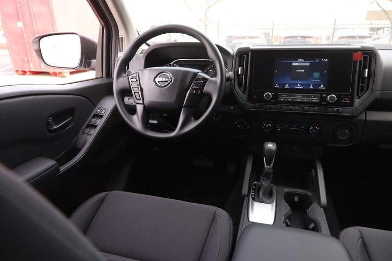 Nissan Frontier Vehicle Image 21