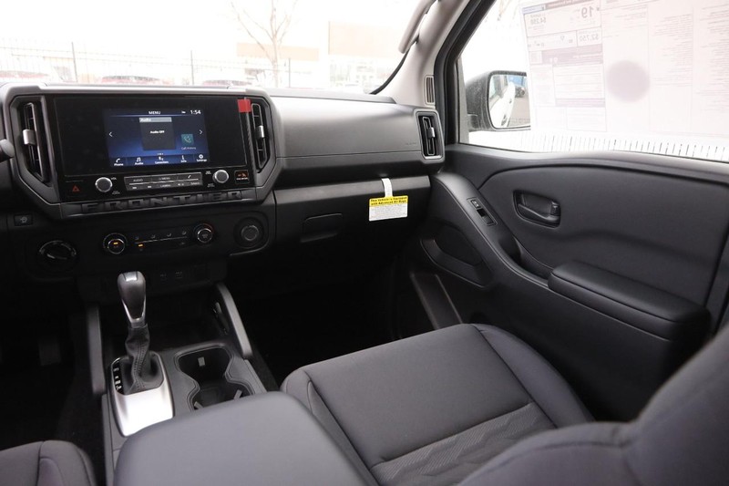 Nissan Frontier Vehicle Image 24