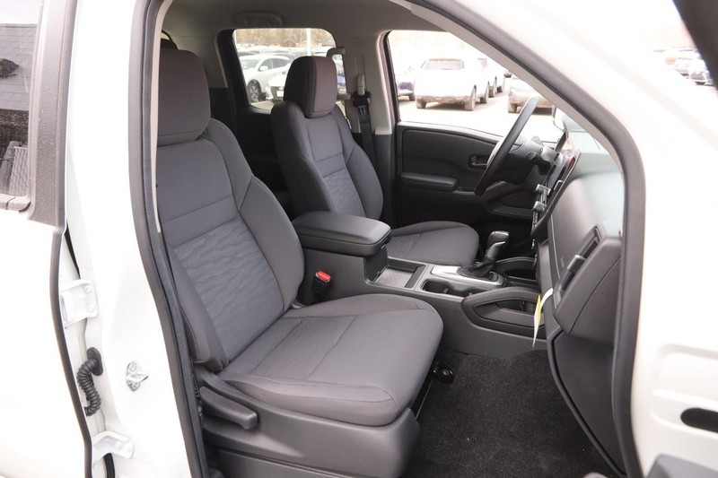 Nissan Frontier Vehicle Image 25