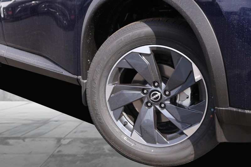 Nissan Rogue Vehicle Image 03