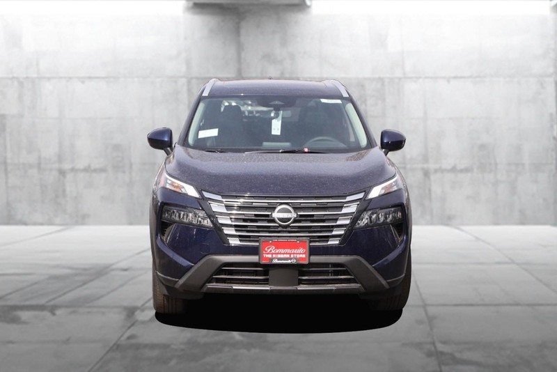Nissan Rogue Vehicle Image 04