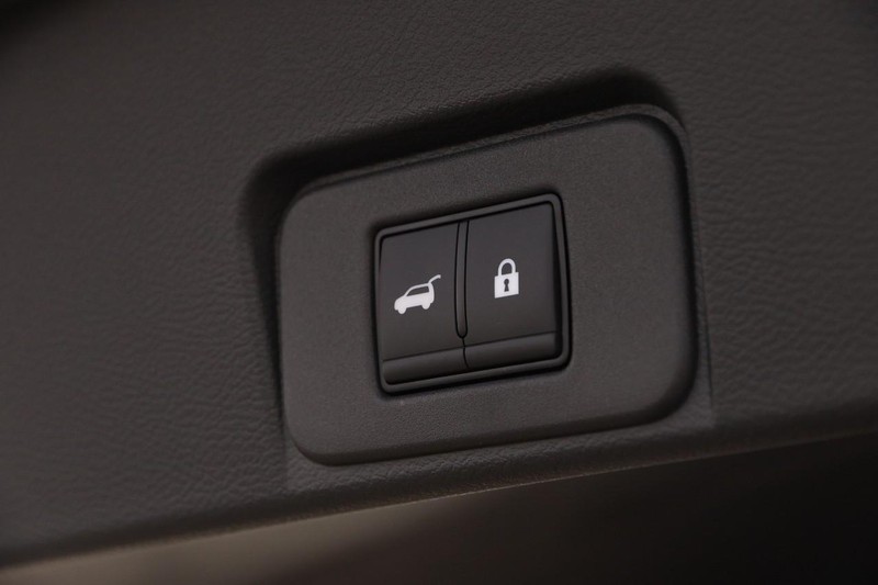 Nissan Rogue Vehicle Image 08