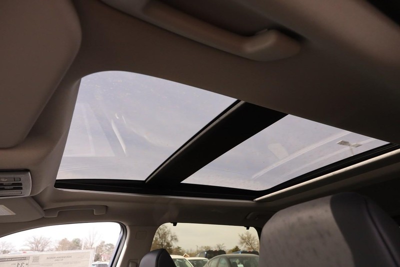 Nissan Rogue Vehicle Image 09