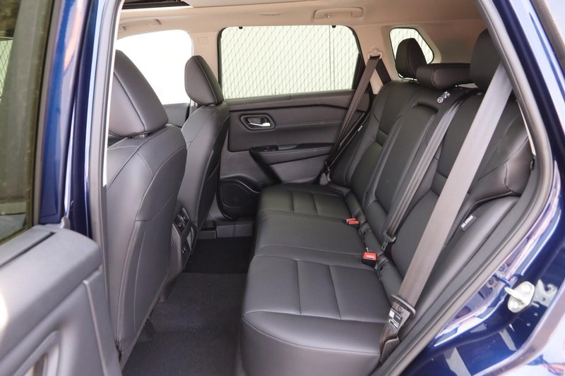 Nissan Rogue Vehicle Image 11