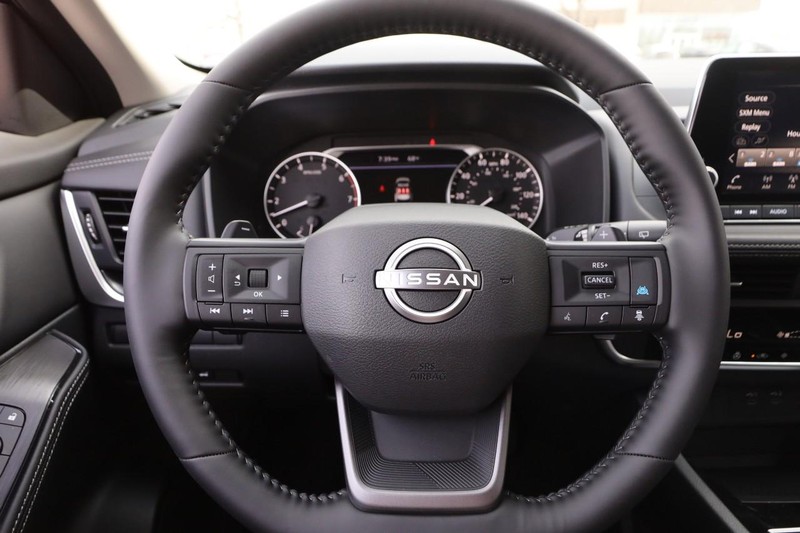 Nissan Rogue Vehicle Image 12