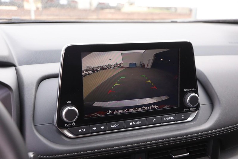 Nissan Rogue Vehicle Image 17