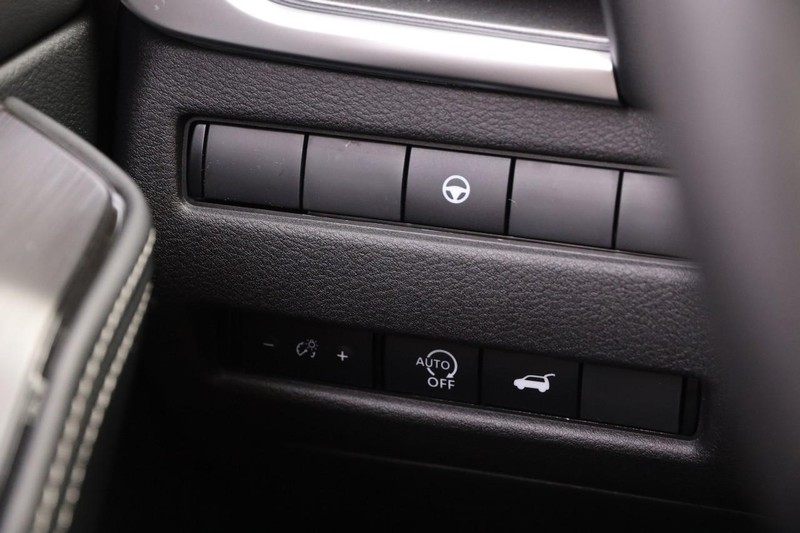 Nissan Rogue Vehicle Image 21