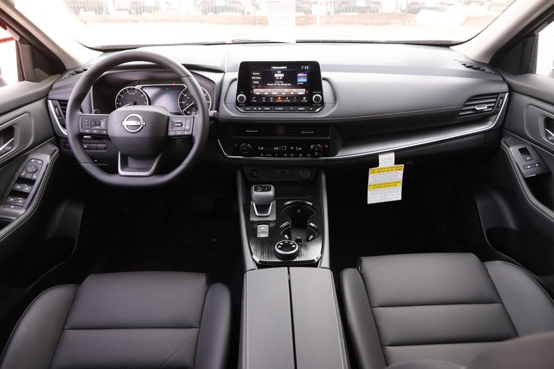 Nissan Rogue Vehicle Image 22