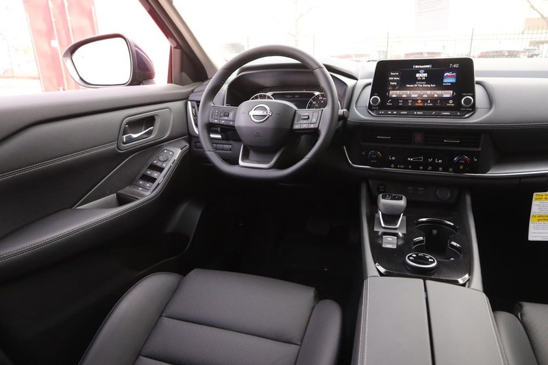 Nissan Rogue Vehicle Image 23