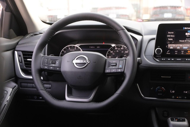 Nissan Rogue Vehicle Image 24