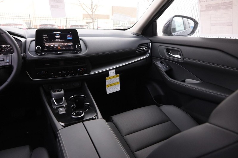 Nissan Rogue Vehicle Image 26