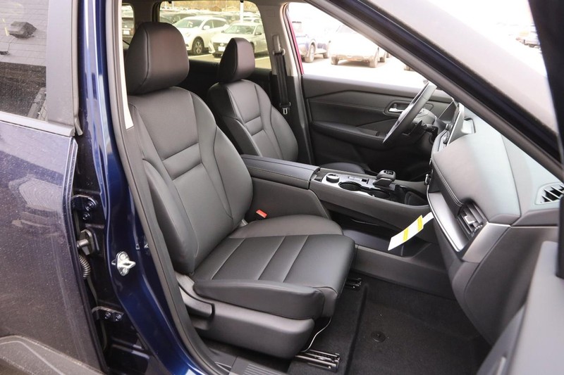Nissan Rogue Vehicle Image 27