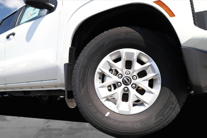 Nissan Frontier Vehicle Image 03