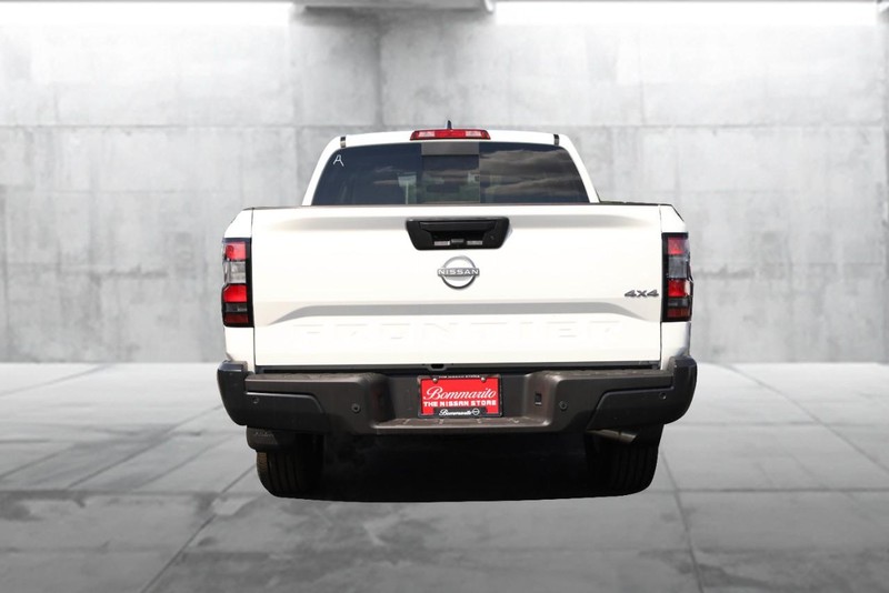 Nissan Frontier Vehicle Image 06