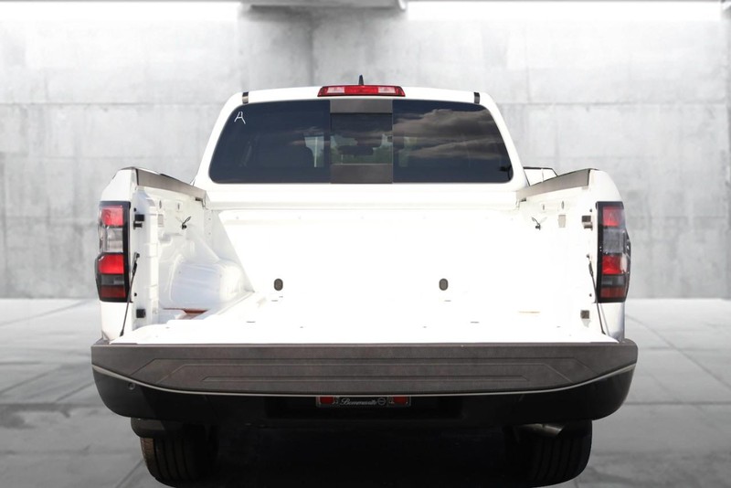 Nissan Frontier Vehicle Image 07