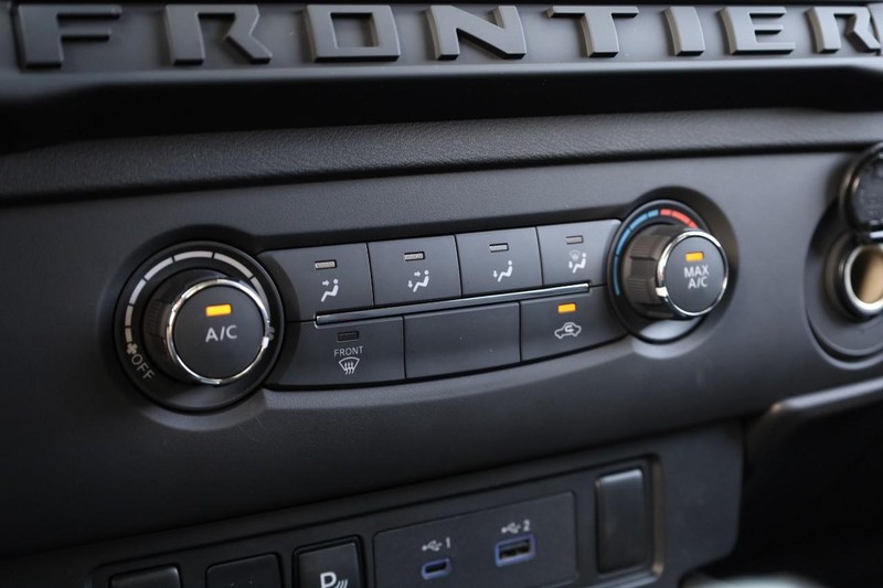 Nissan Frontier Vehicle Image 13