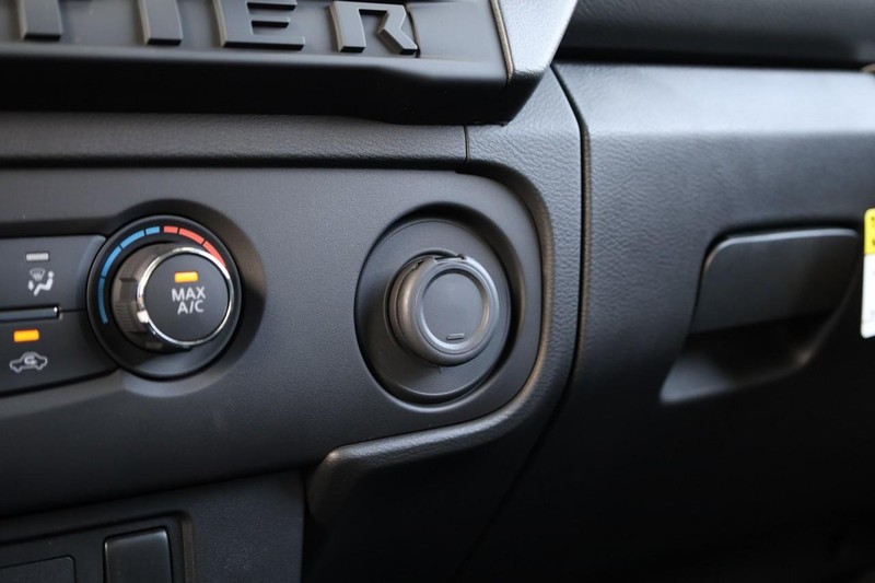 Nissan Frontier Vehicle Image 14