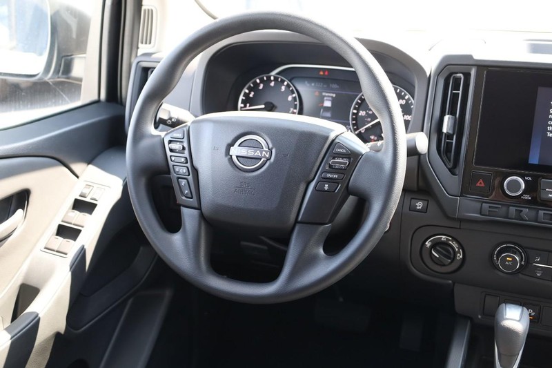 Nissan Frontier Vehicle Image 24