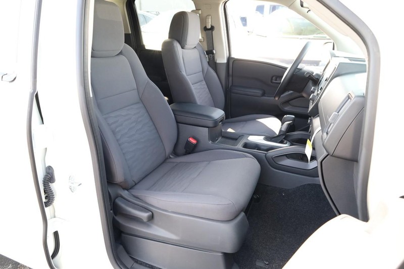 Nissan Frontier Vehicle Image 25