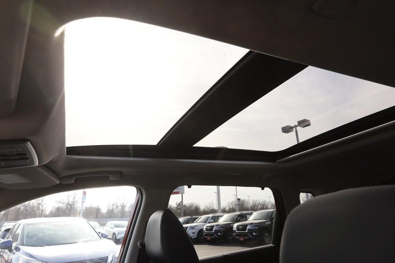 Nissan Rogue Vehicle Image 09