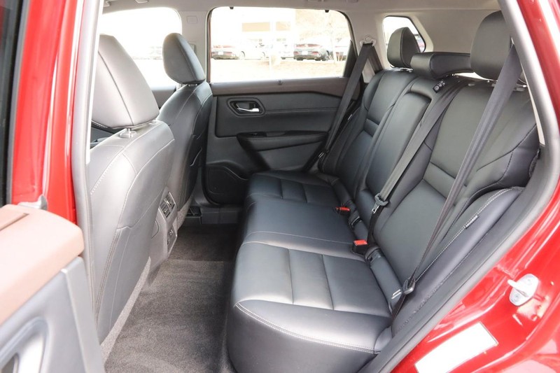 Nissan Rogue Vehicle Image 11