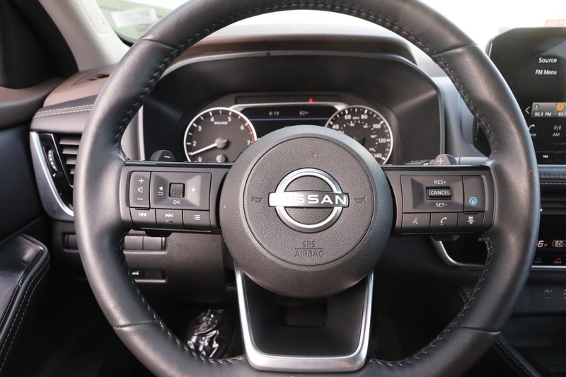 Nissan Rogue Vehicle Image 12