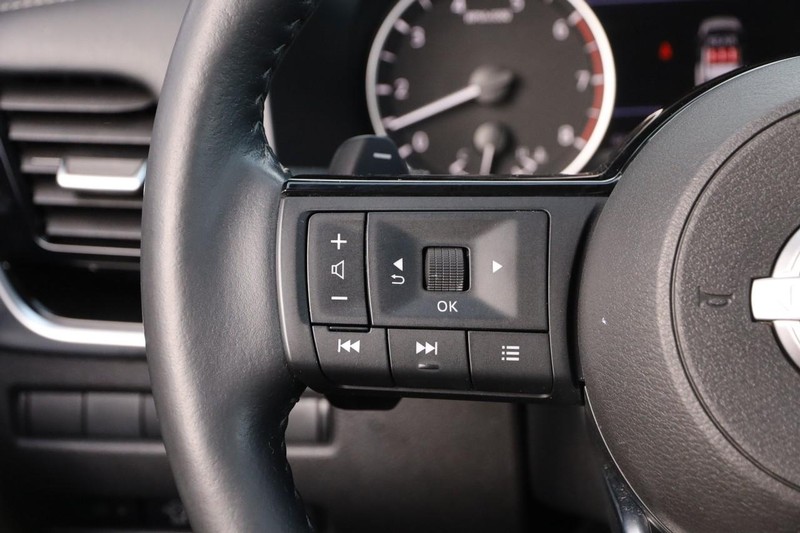 Nissan Rogue Vehicle Image 13
