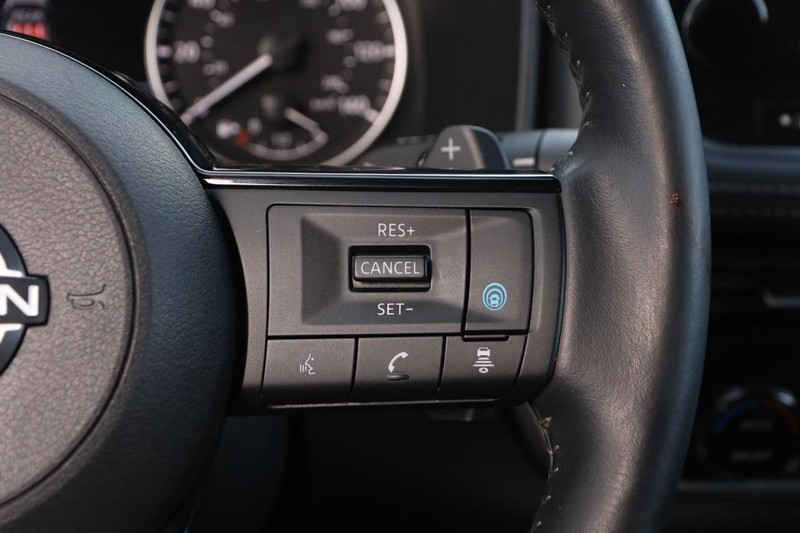 Nissan Rogue Vehicle Image 14