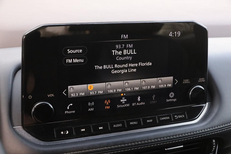 Nissan Rogue Vehicle Image 16