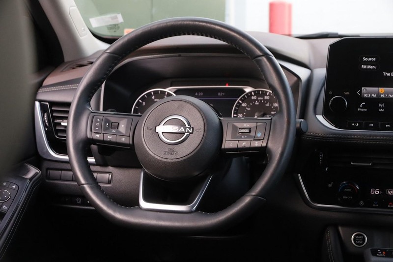 Nissan Rogue Vehicle Image 22