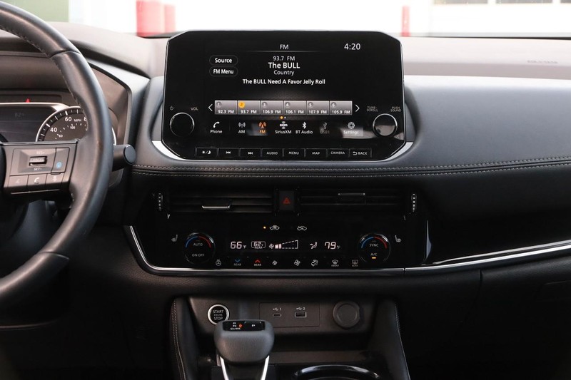 Nissan Rogue Vehicle Image 23