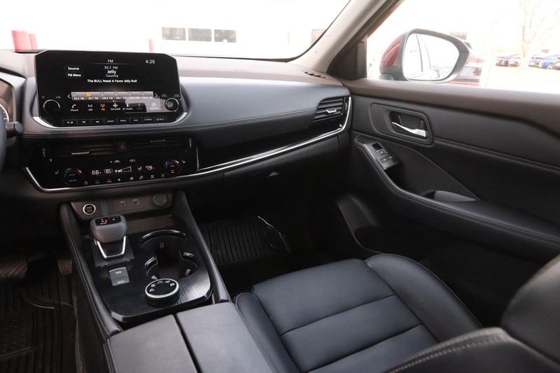 Nissan Rogue Vehicle Image 24