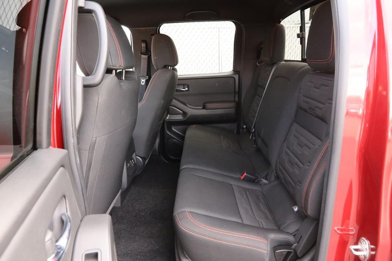 Nissan Frontier Vehicle Image 09