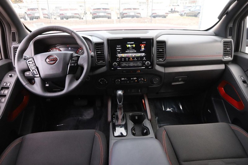 Nissan Frontier Vehicle Image 21