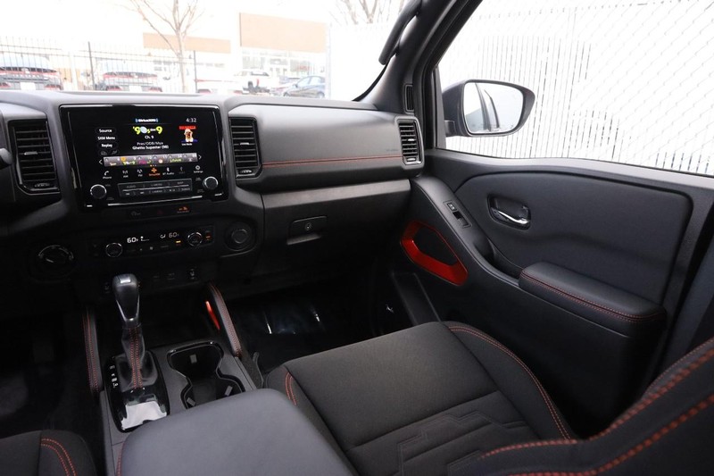 Nissan Frontier Vehicle Image 25