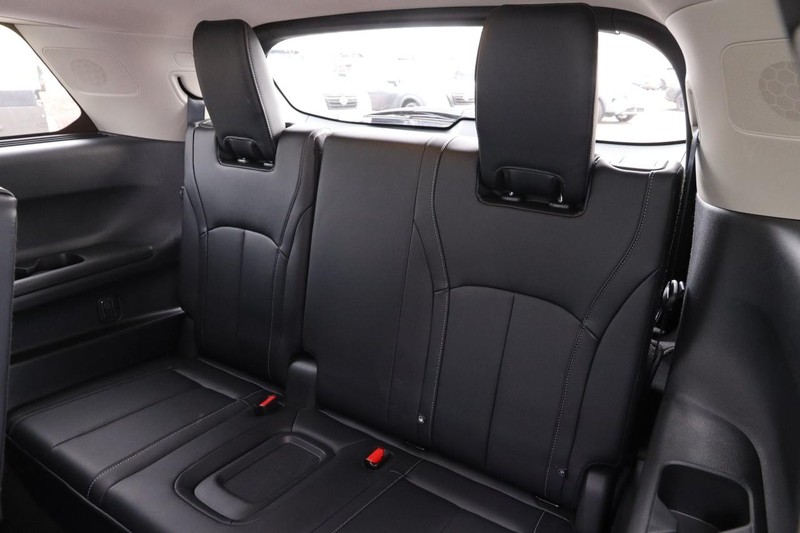 INFINITI QX60 Vehicle Image 11
