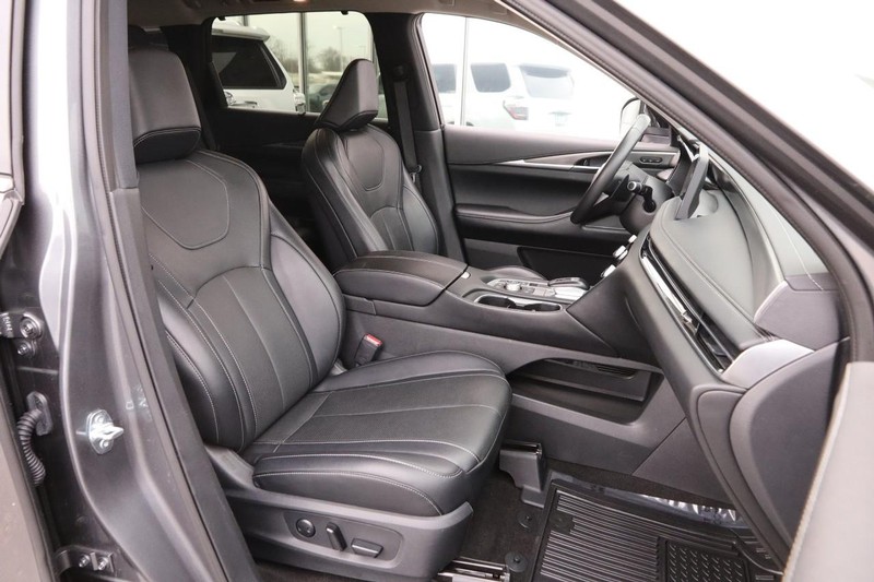 INFINITI QX60 Vehicle Image 28