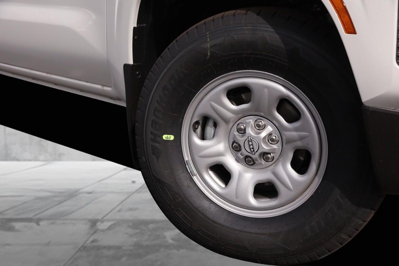 Nissan Frontier Vehicle Image 03