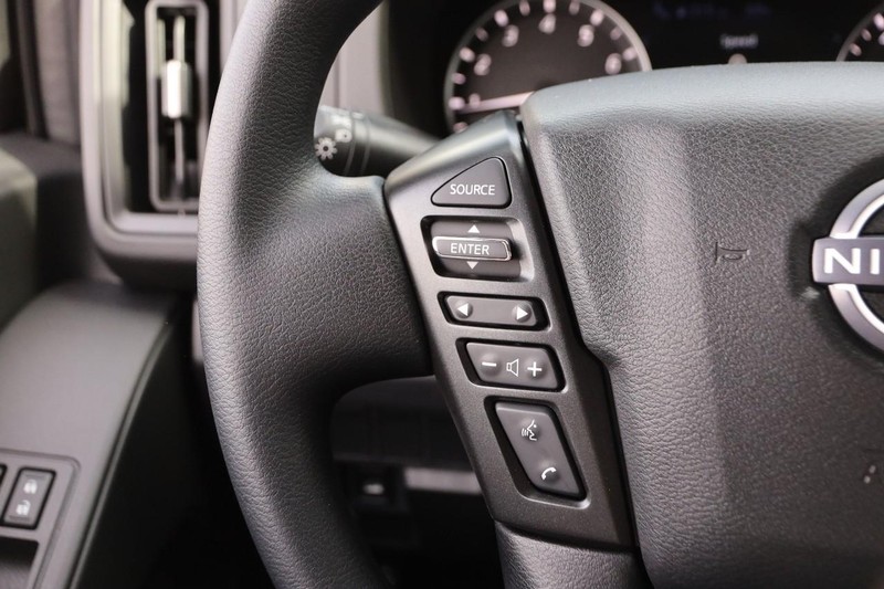 Nissan Frontier Vehicle Image 11