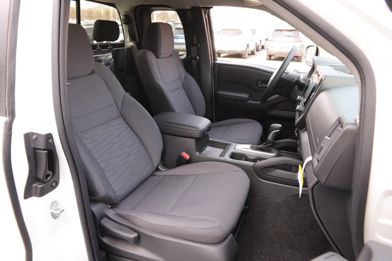 Nissan Frontier Vehicle Image 22
