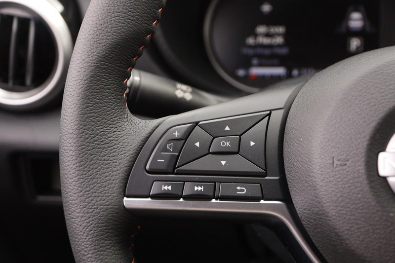Nissan Versa Vehicle Image 11