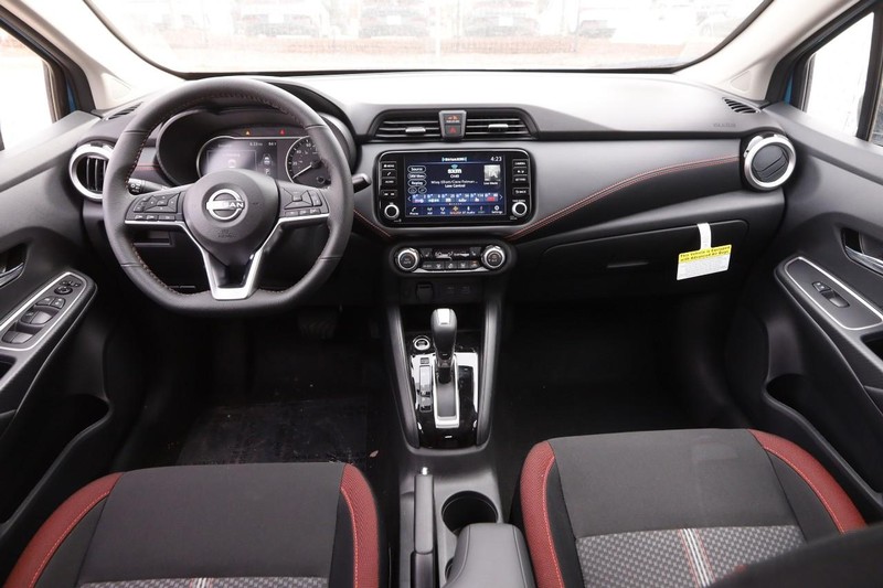 Nissan Versa Vehicle Image 18
