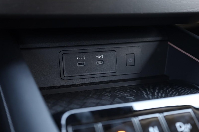 Nissan Murano Vehicle Image 15