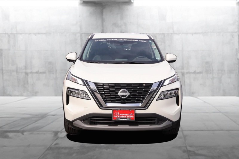 Nissan Rogue Vehicle Image 04