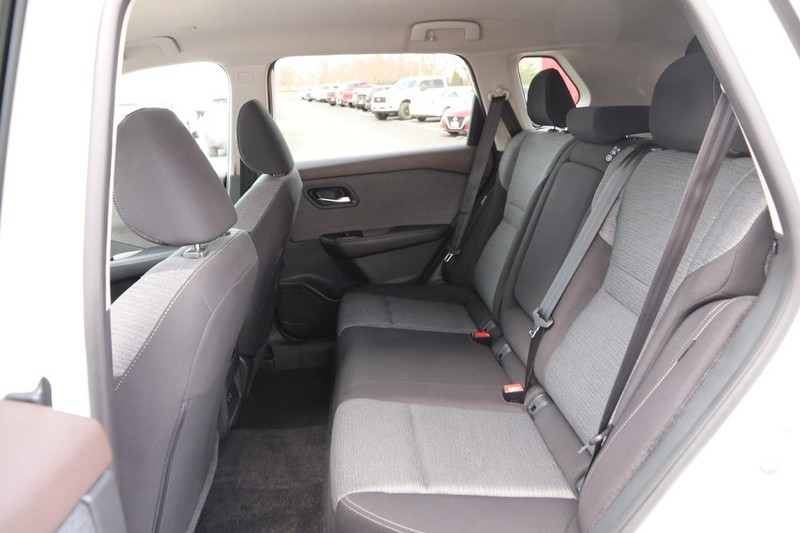 Nissan Rogue Vehicle Image 09