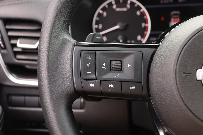 Nissan Rogue Vehicle Image 11