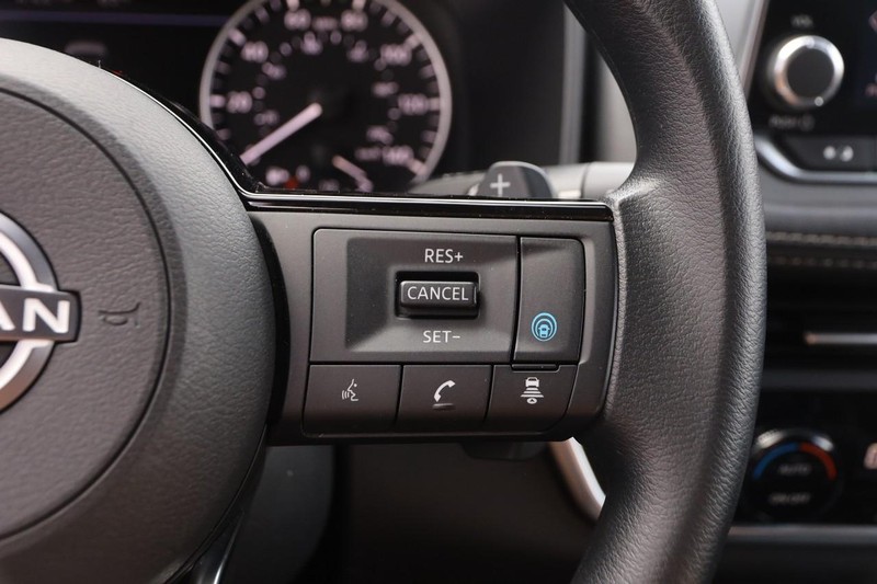 Nissan Rogue Vehicle Image 12