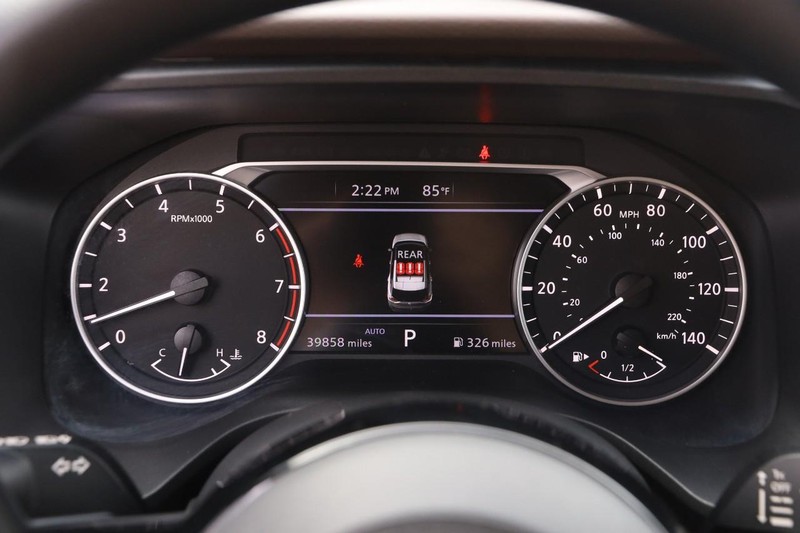 Nissan Rogue Vehicle Image 13