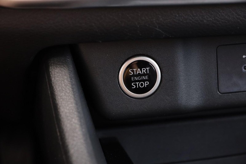 Nissan Rogue Vehicle Image 14