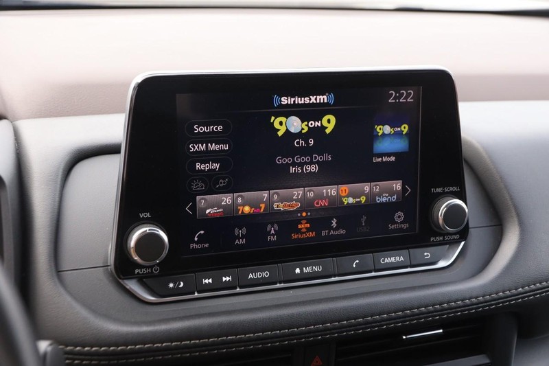 Nissan Rogue Vehicle Image 15